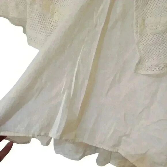 Old Navy Women's Cream Cotton Crochet Lace Flutter Sleeve Swing Top - Picture 4 of 13